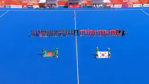 Los jugadores de Bangladés y Corea del Sur antes del partido en los Juegos Asiáticos Los jugadores de Bangladés y Corea del Sur antes del partido en los Juegos Asiáticos