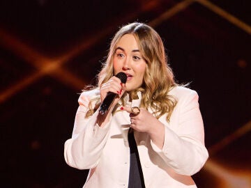 Claudia, talent de La Voz