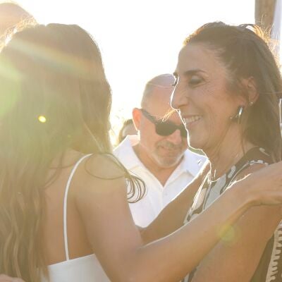 Paz Padilla con su hija Anna Ferrer en la preboda de la influencer