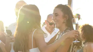 Paz Padilla con su hija Anna Ferrer en la preboda de la influencer Paz Padilla con su hija Anna Ferrer en la preboda de la influencer
