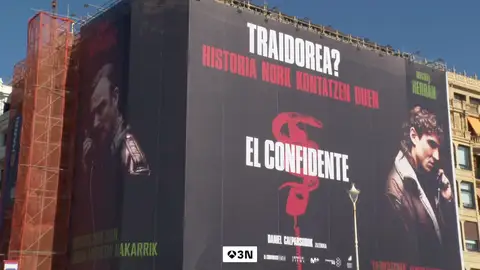 Una lona gigante desvela 'El confidente', la nueva película de Daniel Calparsoro Una lona gigante desvela 'El confidente', la nueva película de Daniel Calparsoro