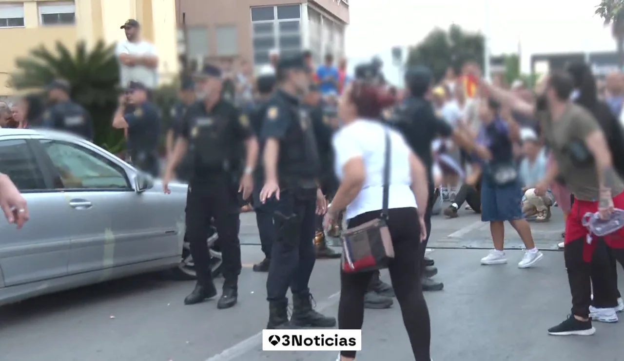 Ceuta vive otro domingo de tensión entre protestas vecinales y altercados en el puerto