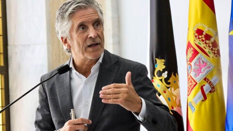 l ministro del Interior, Fernando Grande-Marlaska, durante su comparecencia ante los medios en la sede de la delegaci&oacute;n del gobierno en Ceuta