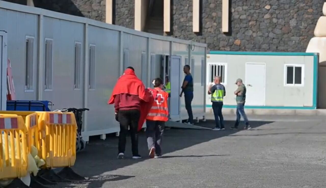 Un nuevo cayuco llega a El Hierro con 61 personas a bordo