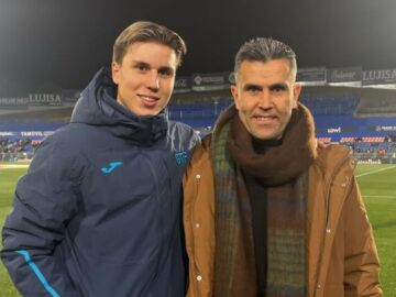 Davinchi, jugador del Getafe, junto a su padre fallecido