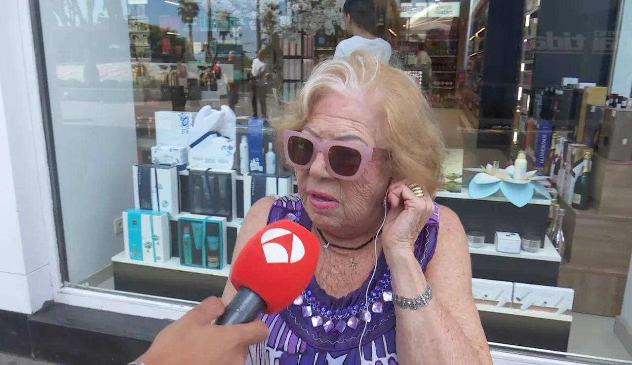 Luisa, ceutí de 90 años, cuenta por qué sus hijos le piden que no salga sola a la calle