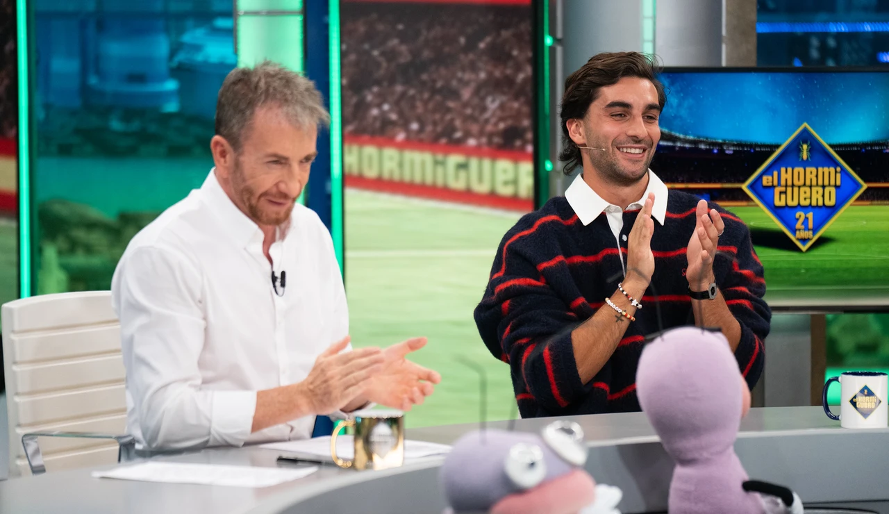 "Se me rompió": Ferrán Torres confiesa que se accidentó con su réplica de la Copa del Mundo