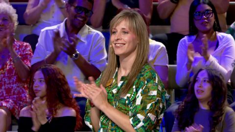 Celia se gana una ola al resolver este panel cin&eacute;filo al completo
