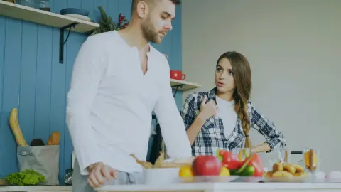 Pareja discutiendo Pareja discutiendo