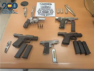Imagen de las armas incautadas Imagen de las armas incautadas