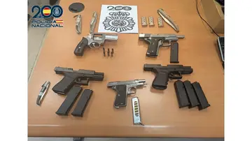Imagen de las armas incautadas Imagen de las armas incautadas