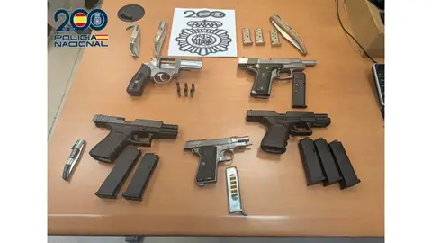 Imagen de las armas incautadas Imagen de las armas incautadas