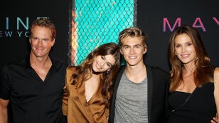  Cindy Crawford, Rande Gerber y sus hijos Presley y Kaia Gerber