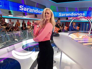&iquest;El mejor chiste de rubias contado en Pasapalabra? Adriana Abenia conquista el plat&oacute; 