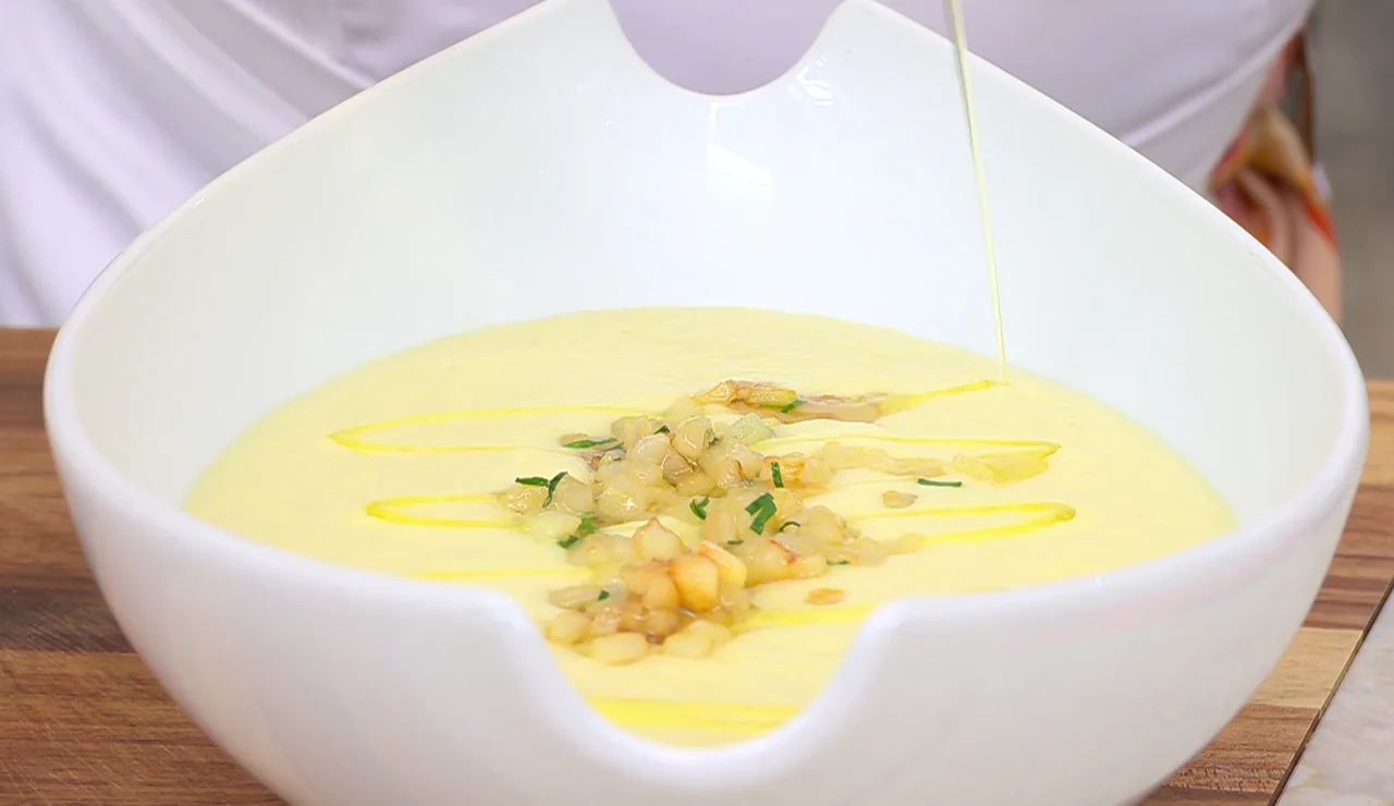 Una receta con chispa: Crema de puerro, pera y jengibre de Arguiñano