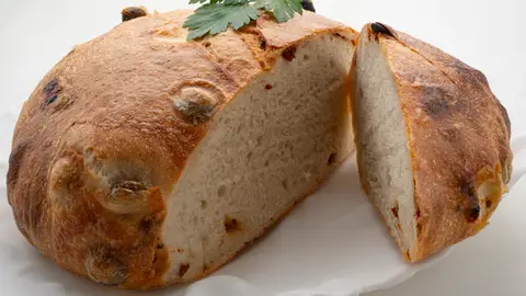 Receta de pan de aceitunas y tomate seco de Joseba Arguiñano Receta de pan de aceitunas y tomate seco de Joseba Arguiñano