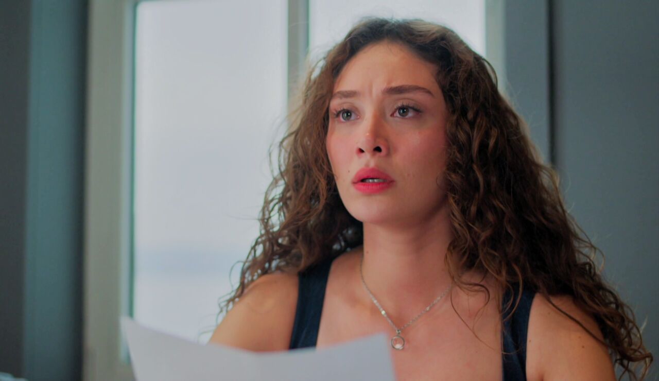 Esta noche, en El secreto: Hayal destapa la infidelidad de Berrak y Ebru descubre que Cihan no es el padre 