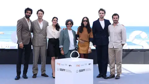 Rubén Cortada, Peter Vices, Adriana Ugarte, Elvira Mínguez, Celia Suárez, Jeremy Neumark y Borja Luna Rubén Cortada, Peter Vices, Adriana Ugarte, Elvira Mínguez, Celia Suárez, Jeremy Neumark y Borja Luna