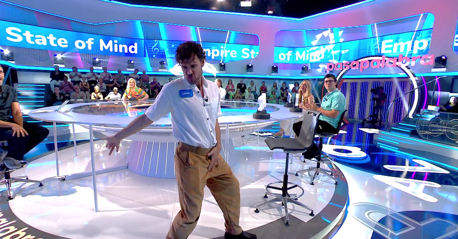 Pleno, chiste… ¡y baile! Daniel Grao deja flipando a Roberto Leal en Pasapalabra