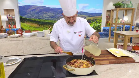 Agrega el caldo al arroz Agrega el caldo al arroz