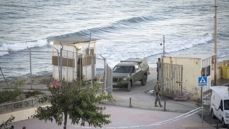 Militares en la frontera del Tarajal