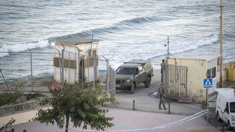 Militares en la frontera del Tarajal