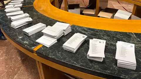 Papeletas elctorales (Foto de ARCHIVO)Papeletas electorales a disposición de los electores en el Ayuntamiento de Zaragoza, el mayor colegio electoral de la Comunidad en este 8F, día de las elecciones autonómicas en Aragón.EUROPA PRESS08/02/2026