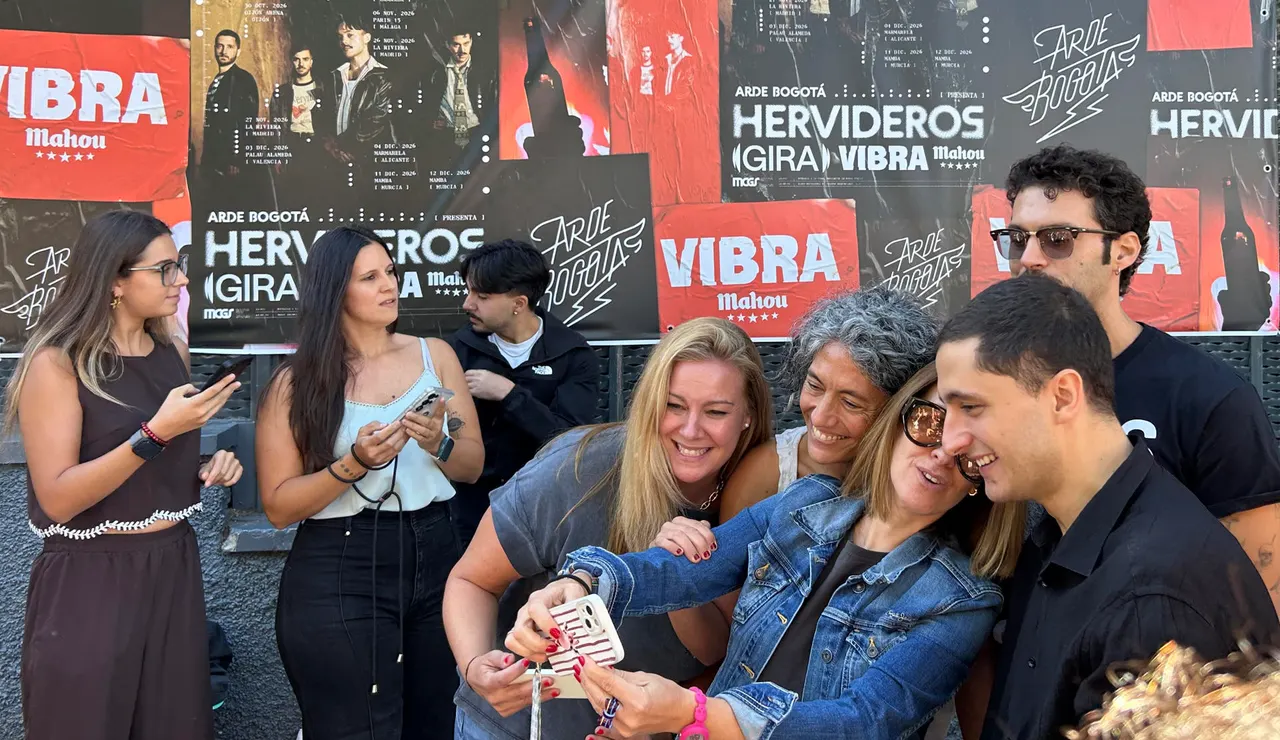Arde Bogotá con sus fans
