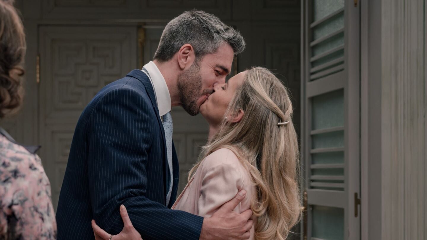 “Me entrego a ti sin condiciones”: Andrés y Valentina se comprometen rodeados de su familia 