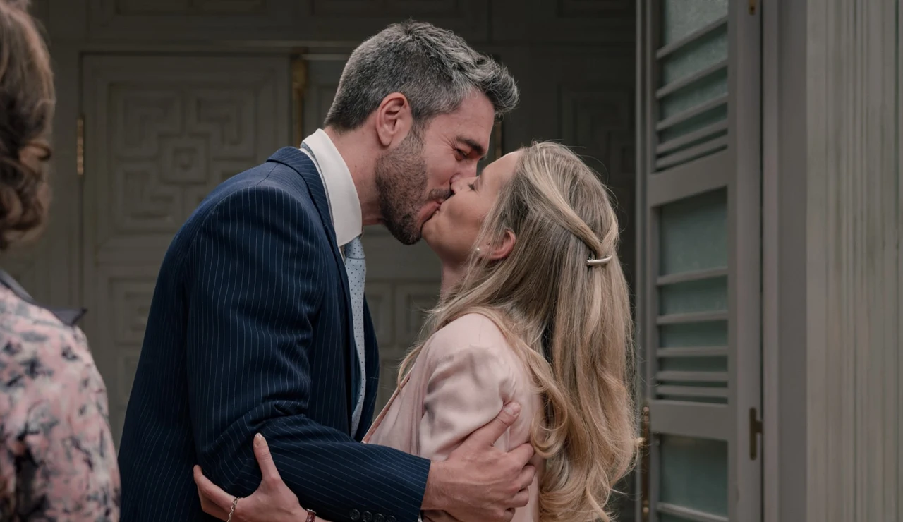 “Me entrego a ti sin condiciones”: Andrés y Valentina se comprometen rodeados de su familia