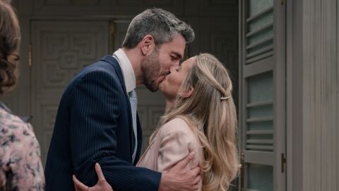 &ldquo;Me entrego a ti sin condiciones&rdquo;: Andr&eacute;s y Valentina se comprometen rodeados de su familia 