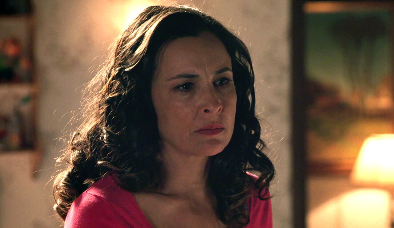 Beatriz le hace creer a Gabriel que va a marcharse a Madrid, pero en realidad no piensa renunciar a su sue&ntilde;o de formar una familia junto a &eacute;l