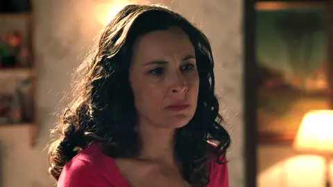 Beatriz le hace creer a Gabriel que va a marcharse a Madrid, pero en realidad no piensa renunciar a su sueño de formar una familia junto a él Beatriz le hace creer a Gabriel que va a marcharse a Madrid, pero en realidad no piensa renunciar a su sueño de formar una familia junto a él