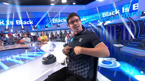 El look de Moisés ya daba una pista: pleno con ‘Black Is Black’ en La Pista El look de Moisés ya daba una pista: pleno con ‘Black Is Black’ en La Pista