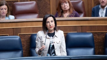 La ministra de Defensa, Margarita Robles, durante una sesi&oacute;n de control al Gobierno, en el Congreso de los Diputados, a 23 de septiembre de 2026, en Madrid (Espa&ntilde;a). El Gobierno se enfrenta a una nueva sesi&oacute;n de control que vuelve a estar centrada en la gesti&oacute;n de la crisis migratoria en Ceuta con siete preguntas y dos interpelaciones urgentes. El mayor peso del examen del Congreso lo tendr&aacute;n el ministro del Interior y la ministra de Defensa aunque la oposici&oacute;n tambi&eacute;n interpelar&aacute; a otros min...