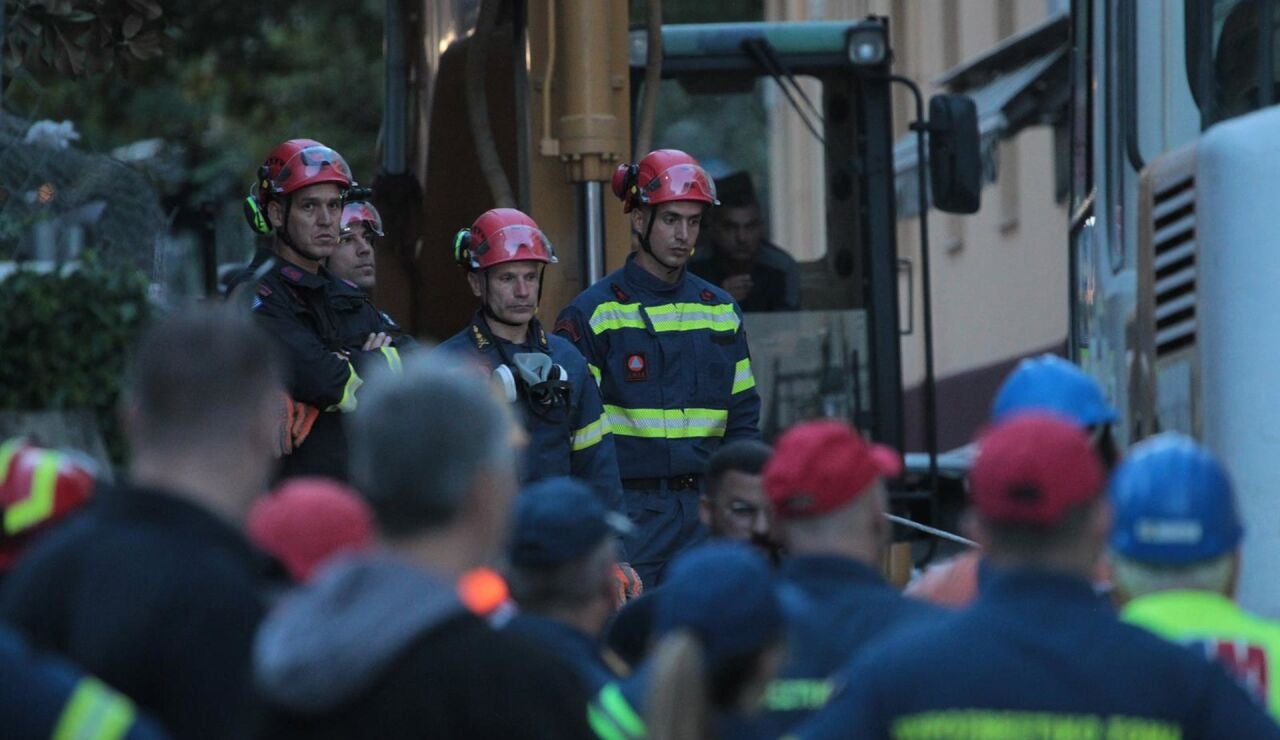  Al menos seis muertos tras una fuerte explosi&oacute;n en un edificio del casco antiguo de Atenas
