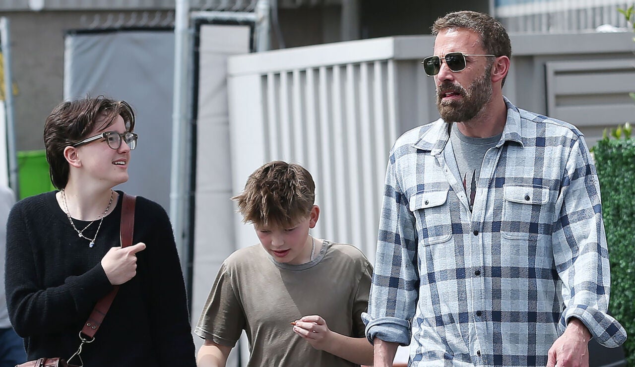 Finn y Samuel junto a su padre Ben Affleck