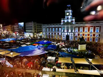 Cientos de acampados en la Puerta del Sol Cientos de acampados en la Puerta del Sol
