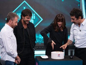 Marron 'enga&ntilde;a' a Susana Abaitua y Maxi Iglesias con un incre&iacute;ble experimento en El Hormiguero