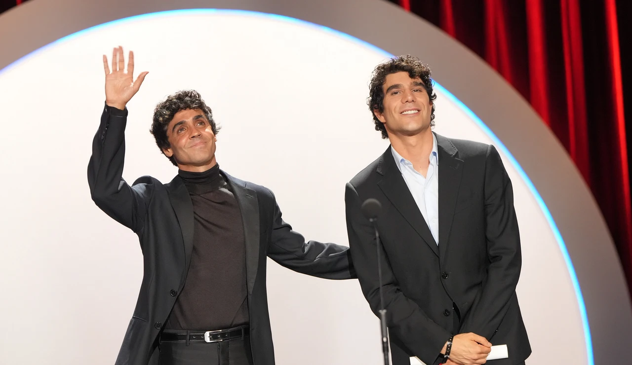 Javier Calvo y Javier Ambrossi durante la gala de clausura del Festival de San Sebastián