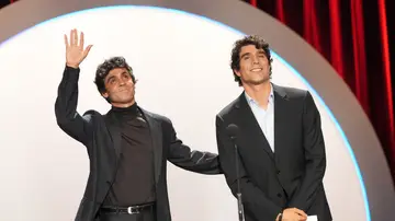 Javier Calvo y Javier Ambrossi durante la gala de clausura del Festival de San Sebastián Javier Calvo y Javier Ambrossi durante la gala de clausura del Festival de San Sebastián