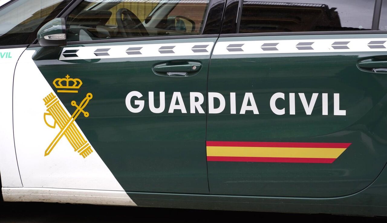 La Guardia Civil busca a un conductor kamikaze que irrump&iacute;&oacute; en la frontera de Ceuta desde Marruecos