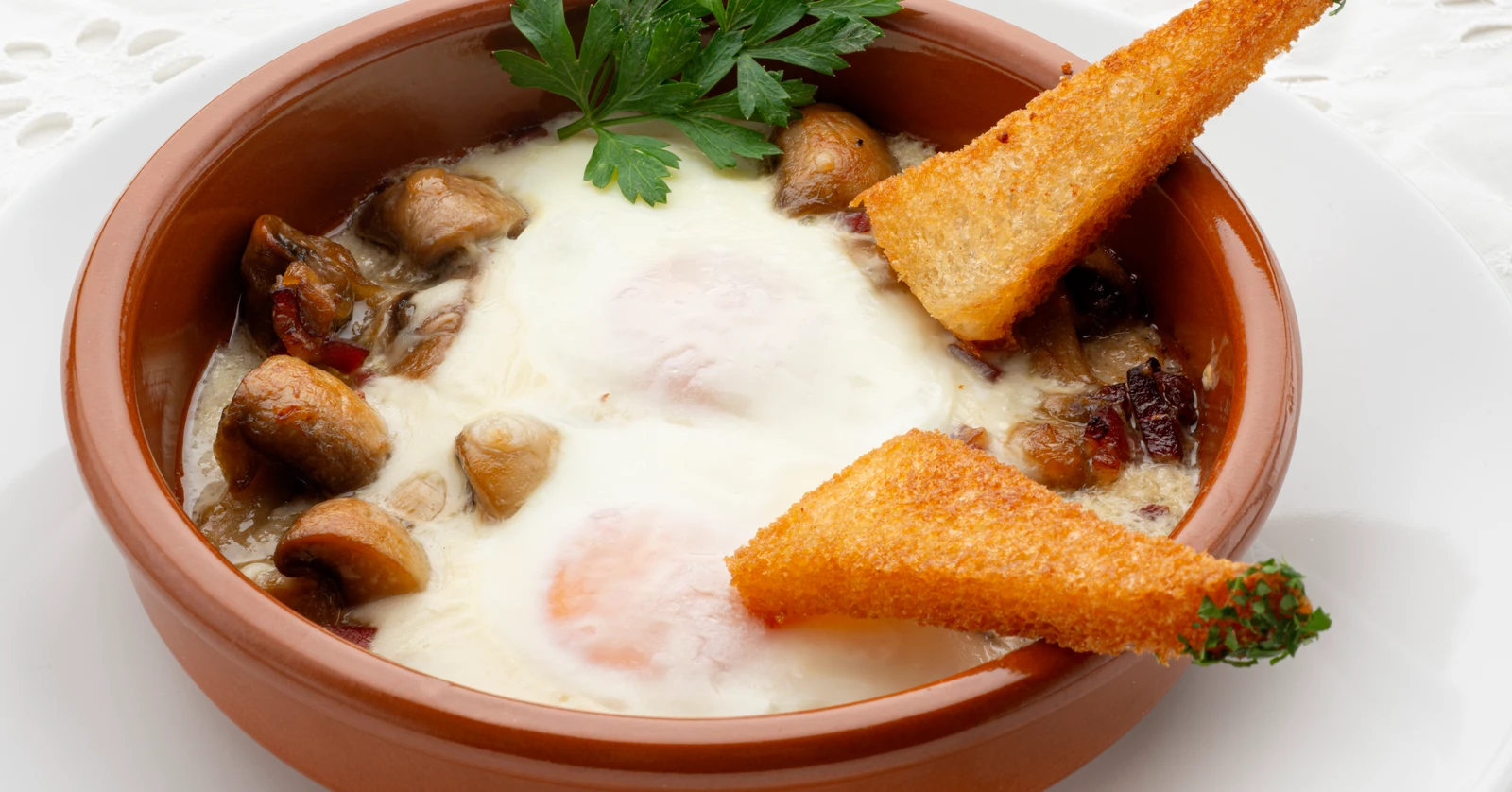 Receta de huevos a la reina con champiñones y jamón: “Siempre vais a quedar bien”