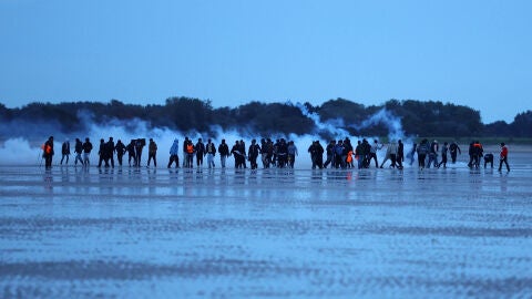 Migrantes rociados con gas lacrim&oacute;geno por la polic&iacute;a francesa