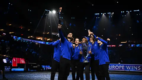 Carlos Alcaraz y el equipo europeo tras conquistar la Laver Cup en Londres Carlos Alcaraz y el equipo europeo tras conquistar la Laver Cup en Londres