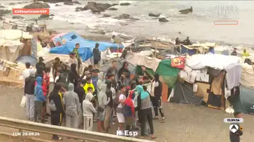 Un grupo de menores migrantes protestan en Ceuta Un grupo de menores migrantes protestan en Ceuta
