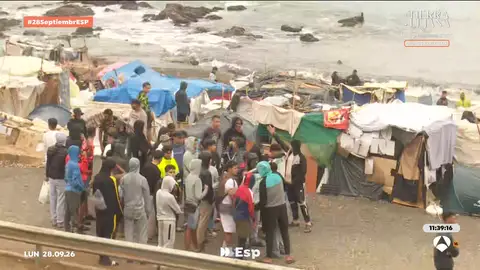 Un grupo de menores migrantes protestan en Ceuta Un grupo de menores migrantes protestan en Ceuta