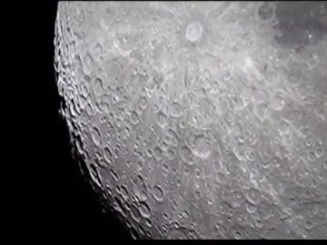 Un fot&oacute;grafo tinerfe&ntilde;o capta con nitidez los detalles y cr&aacute;teres de la Luna desde Canarias