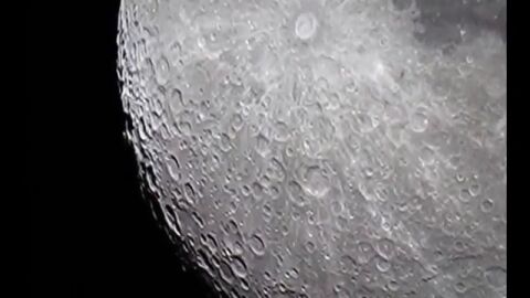 Un fot&oacute;grafo tinerfe&ntilde;o capta con nitidez los detalles y cr&aacute;teres de la Luna desde Canarias