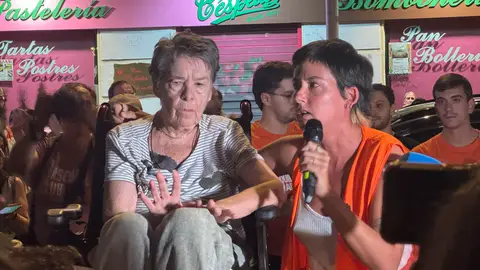 Maricarmen acompañada por representantes del movimiento vecinal ´Inquilinas de Madrid´, Maricarmen acompañada por representantes del movimiento vecinal ´Inquilinas de Madrid´,